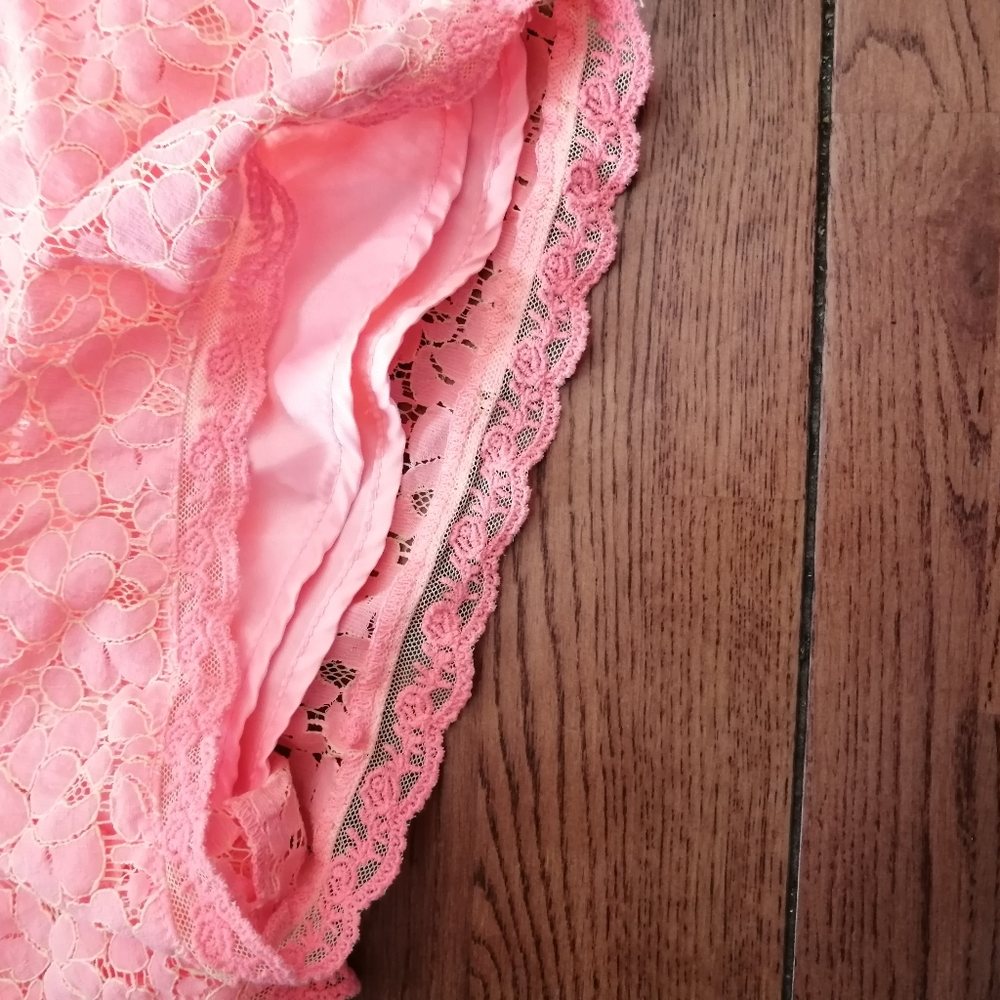 PRICE DROP! Aritzia Talula Lace Shorts - Picture 5 of 5